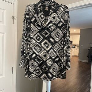 Chic Black and White Patterned Long Sleeve Dress